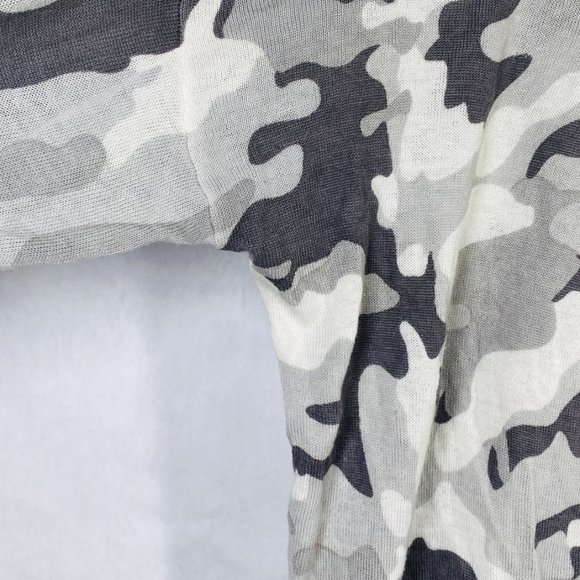 Evereve Jamison Open Back Camo Sweater - Picture 5 of 8